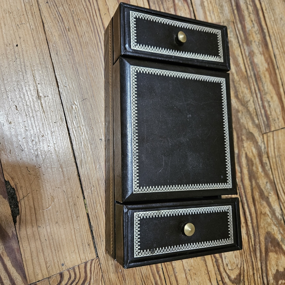 Jewelry box